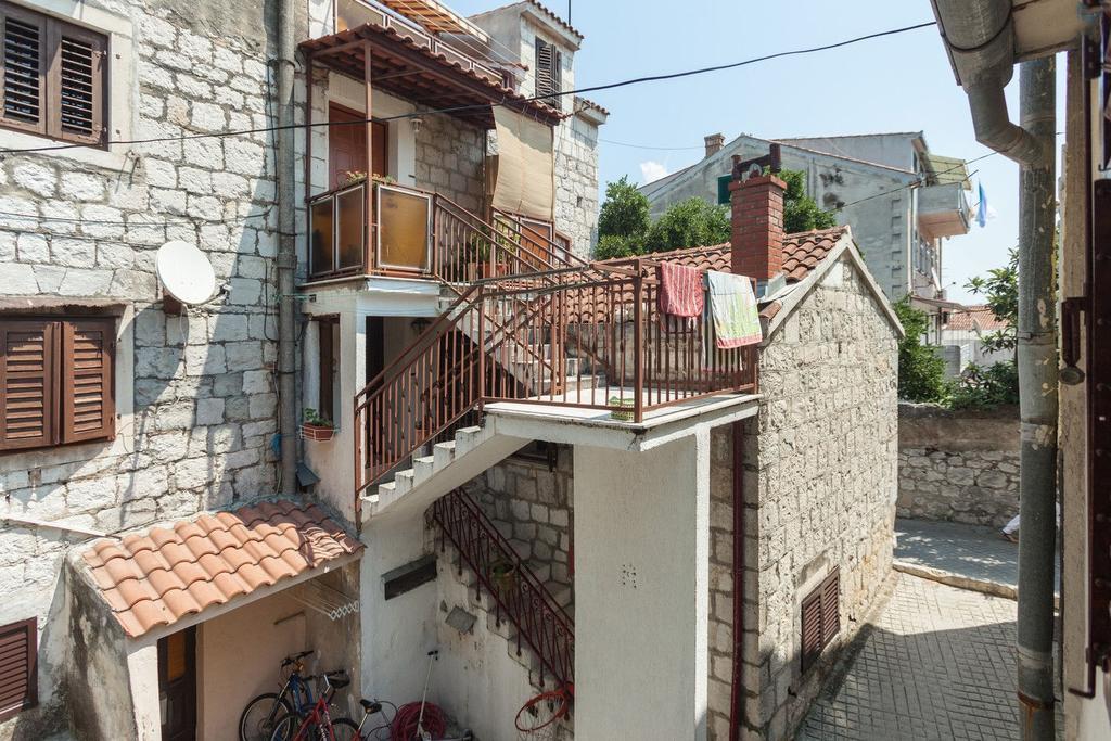 דירות ספליט Charming Old Stone House מראה חיצוני תמונה